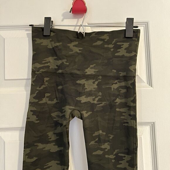 Spanx Camo Leggings Green Look at Me Now Seamless Women's Athleisure Size Medium - Picture 3 of 7